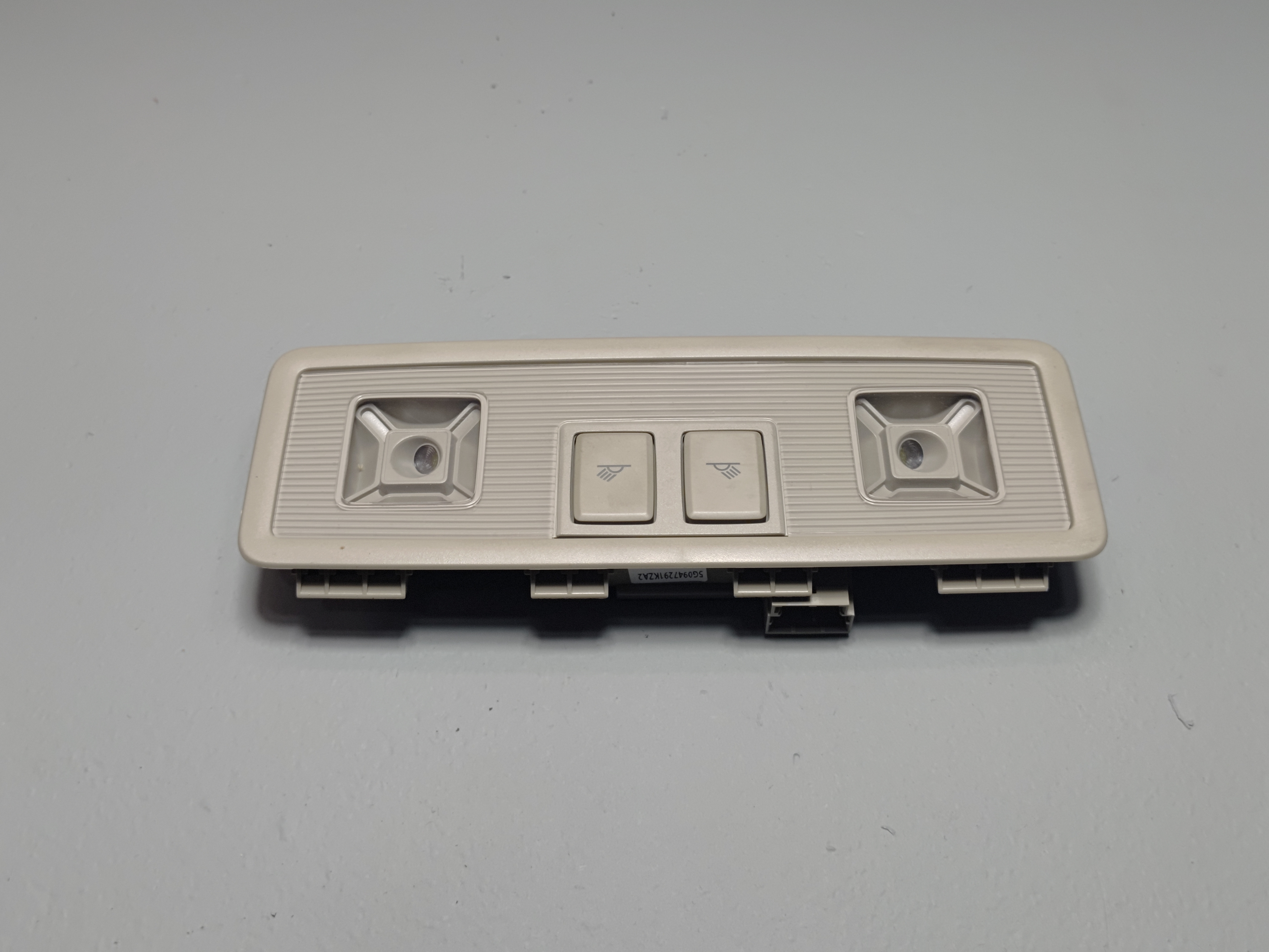 2021-2023 VOLKSWAGEN ATLAS REAR OVERHEAD READING DOME LAMP LIGHT OEM