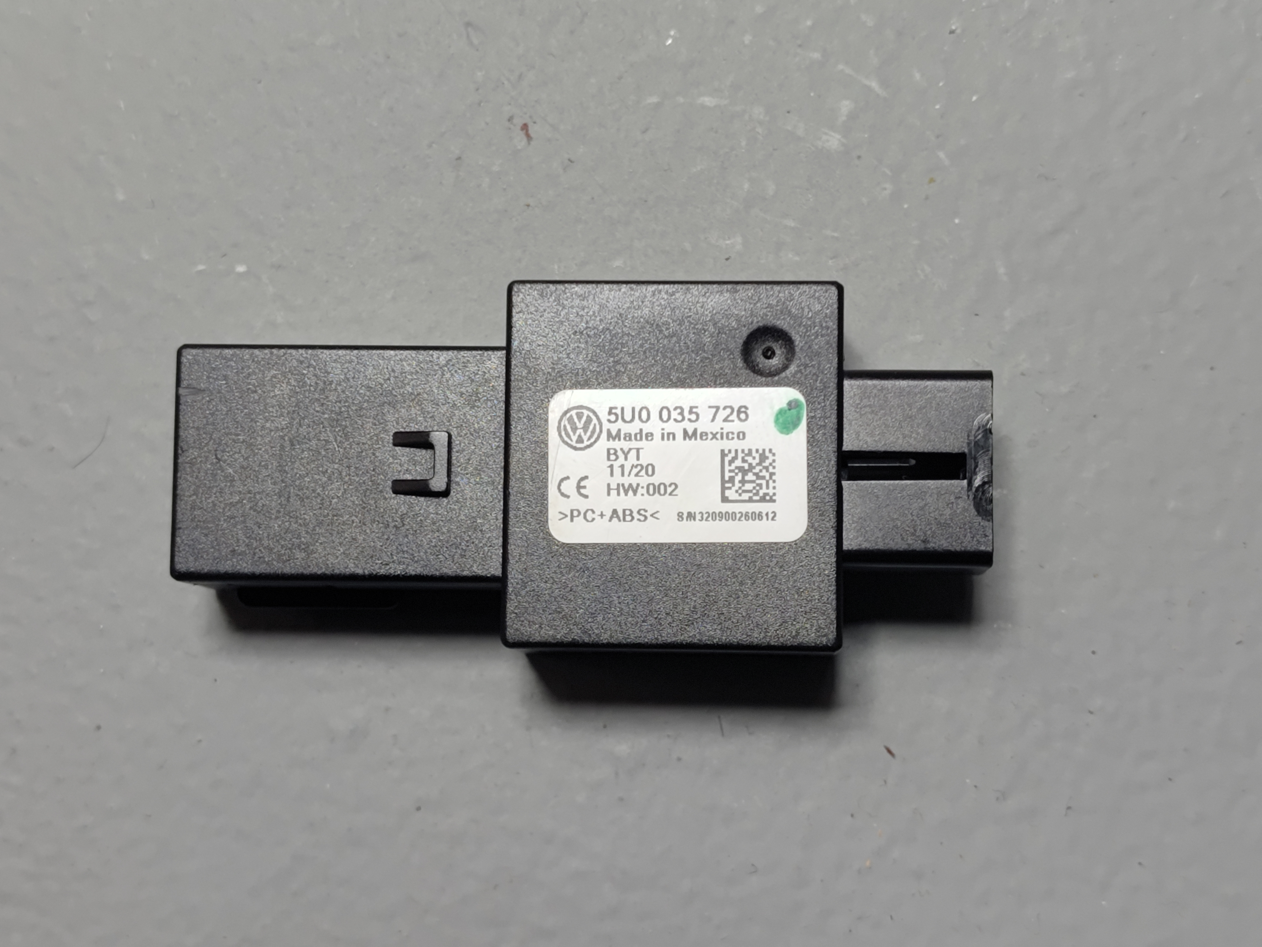 2020-2023 Volkswagen Atlas Console Rear Panel Outlet Power Port OEM