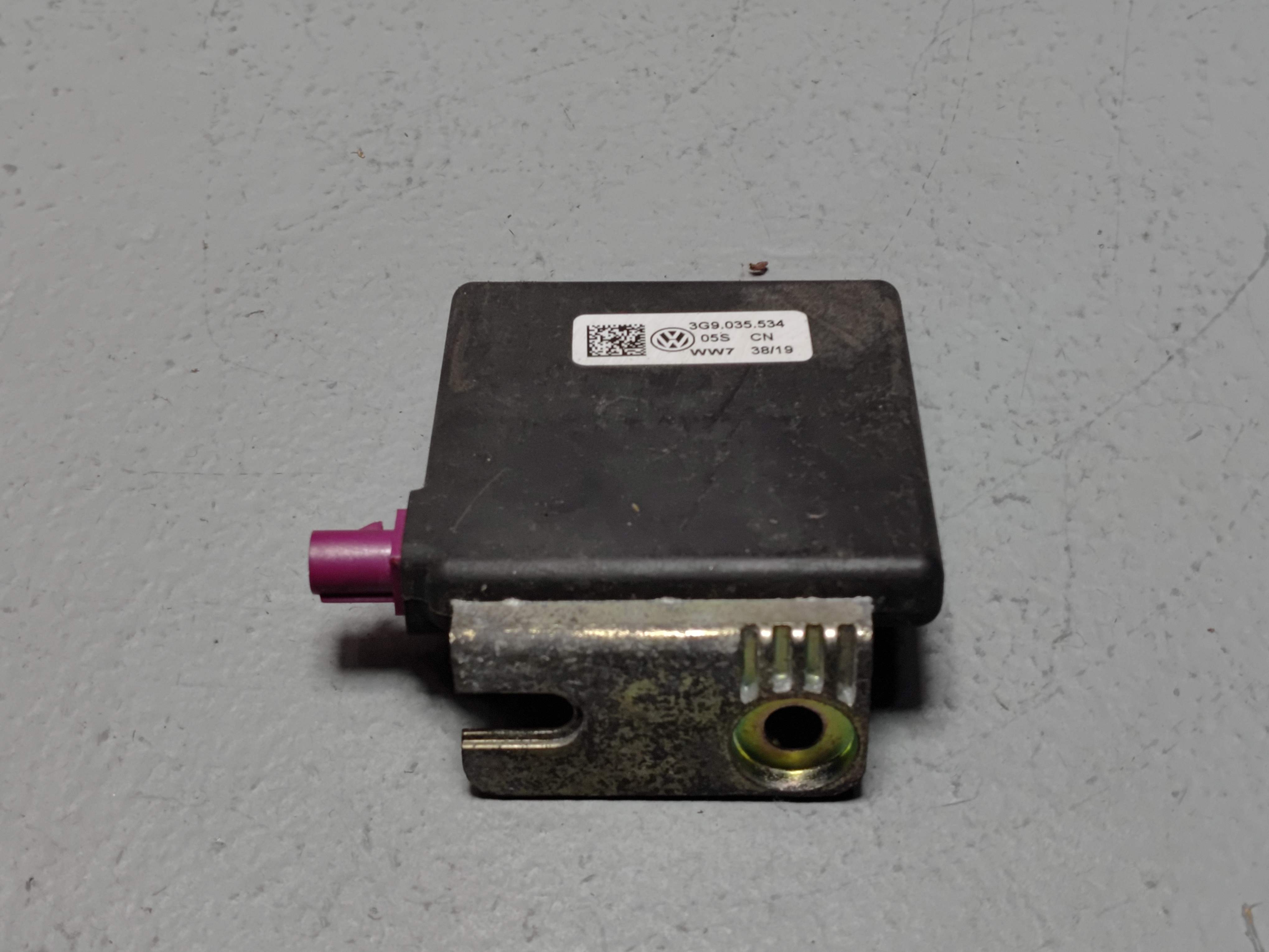 2021-2025 VOLKSWAGEN ATLAS MOBILE PHONE ANTENNA AMPLIFIER MODULE OEM