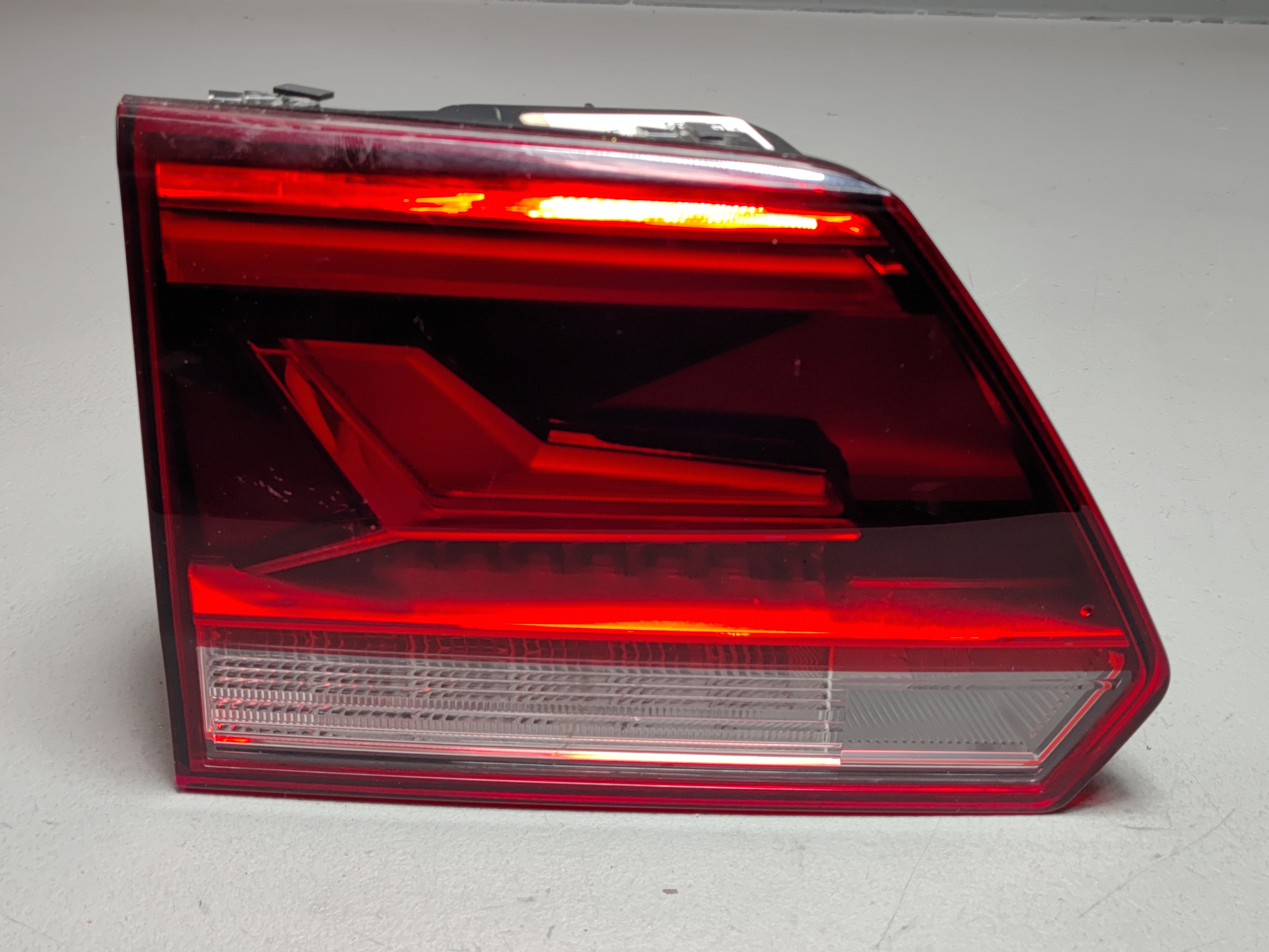 2021-2023 VOLKSWAGEN ATLAS REAR DRIVER SIDE INNER TAIL LIGHT ASSEMBLY OEM