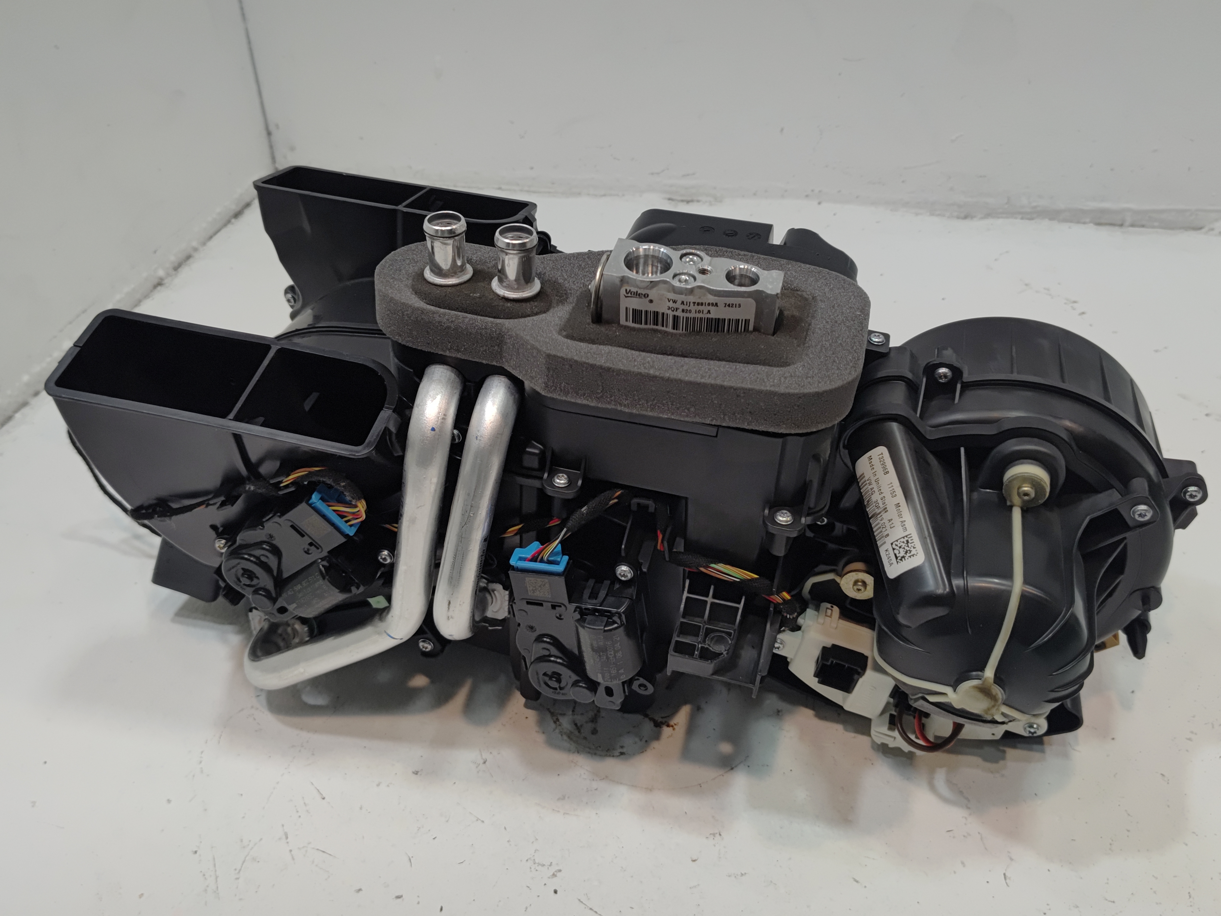 2021 VOLKSWAGEN ATLAS CENTER CONSOLE HVAC HEATER BLOWER MOTOR HOUSING OEM