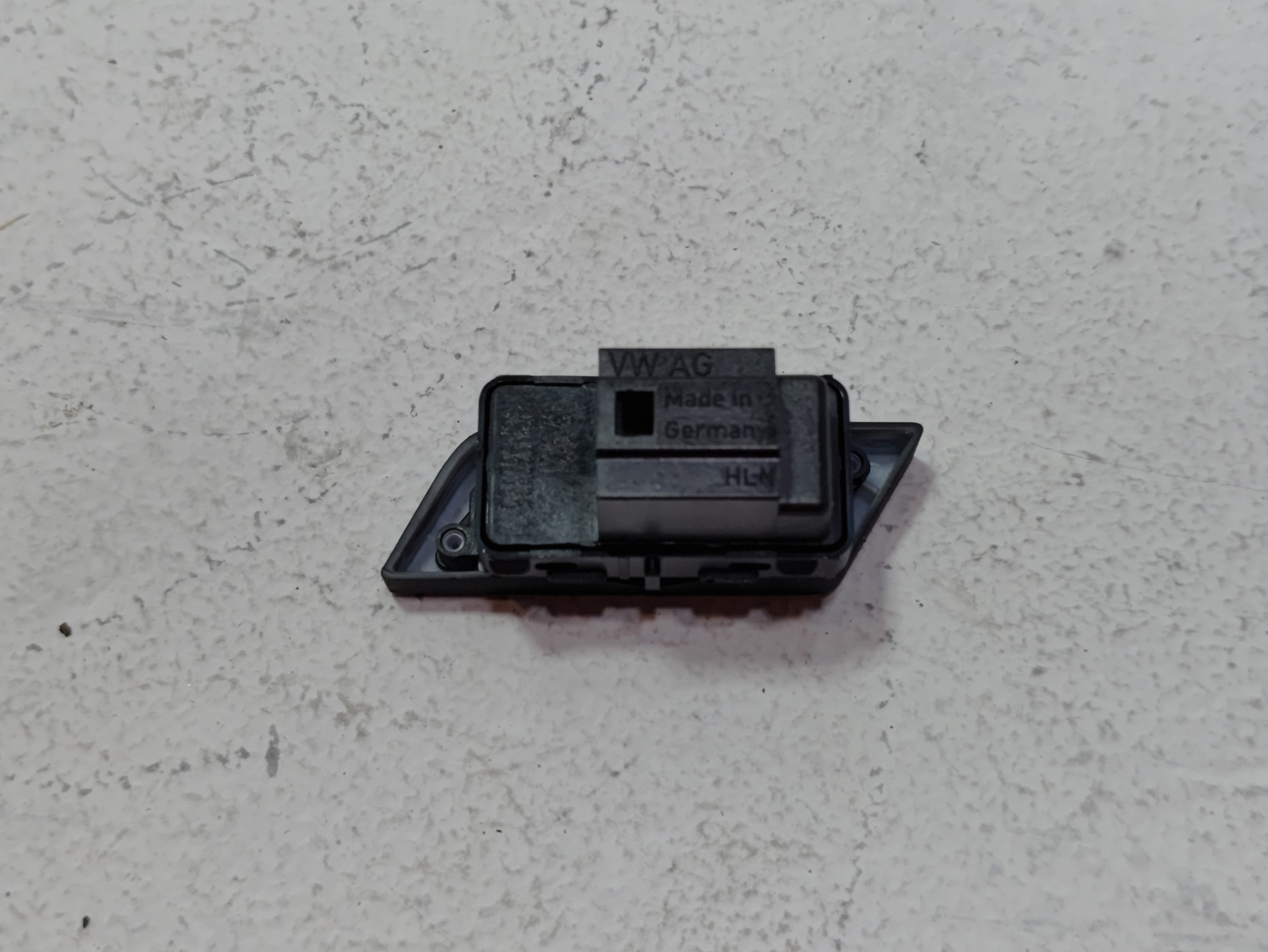 2018-2025 Volkswagen Atlas Front Driver Side Door Lock Unlock Switch Button OEM