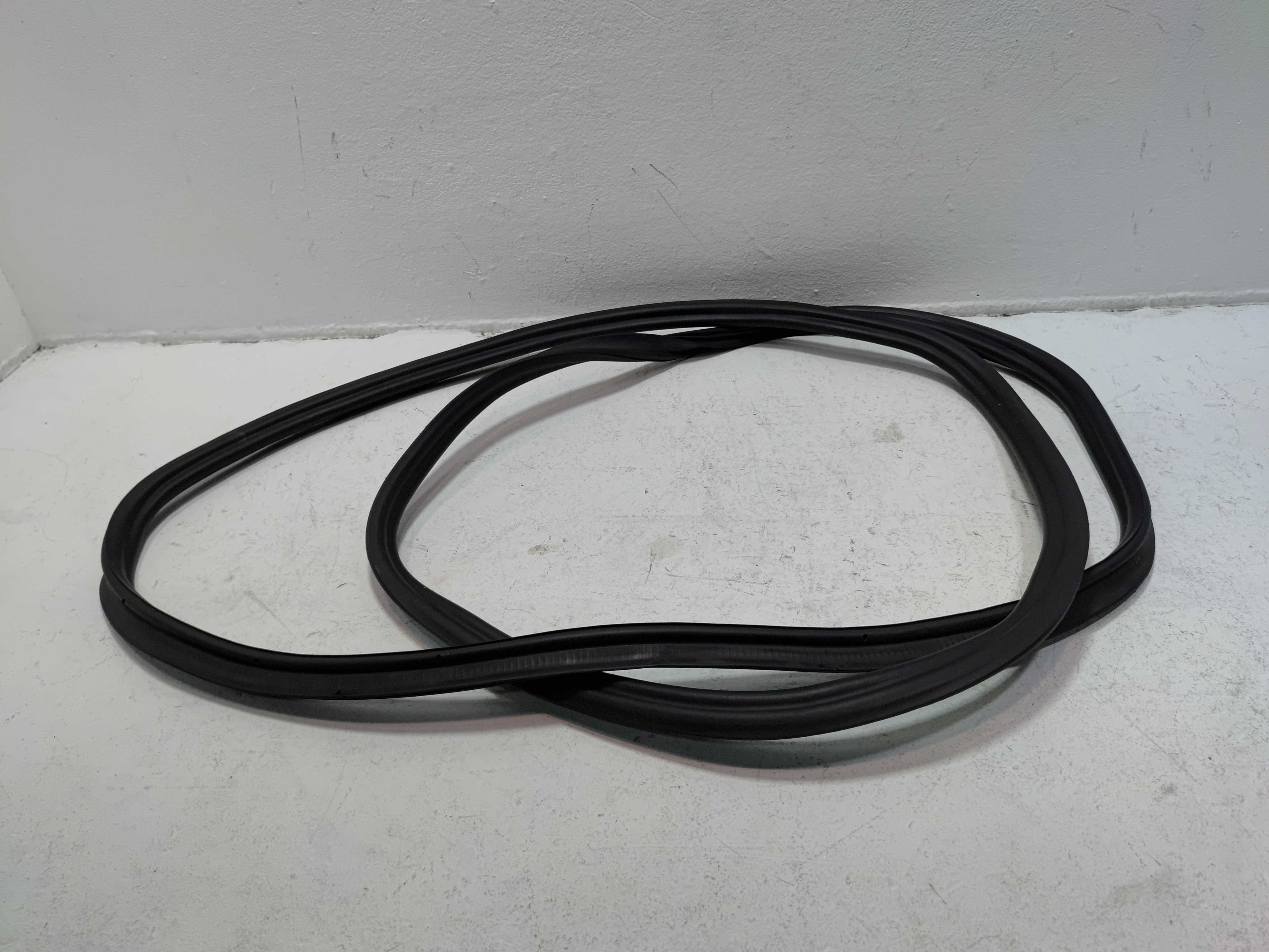 2018-2025 Volkswagen Atlas Trunk Back Door Tailgate Body Weatherstrip Seal OEM