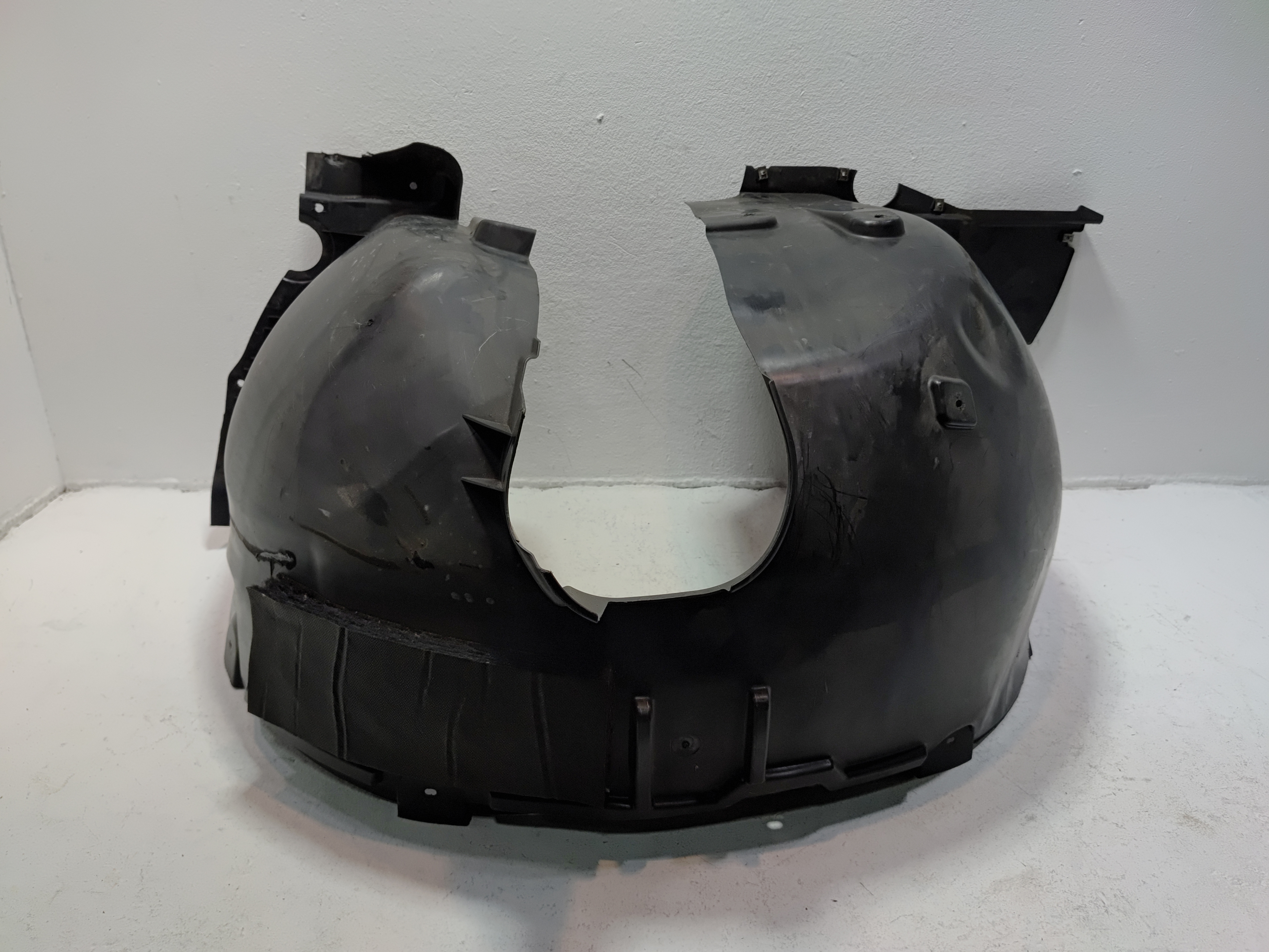 21-23 Volkswagen Atlas Front Passenger Side Fender Liner Splash Shield Guard OEM