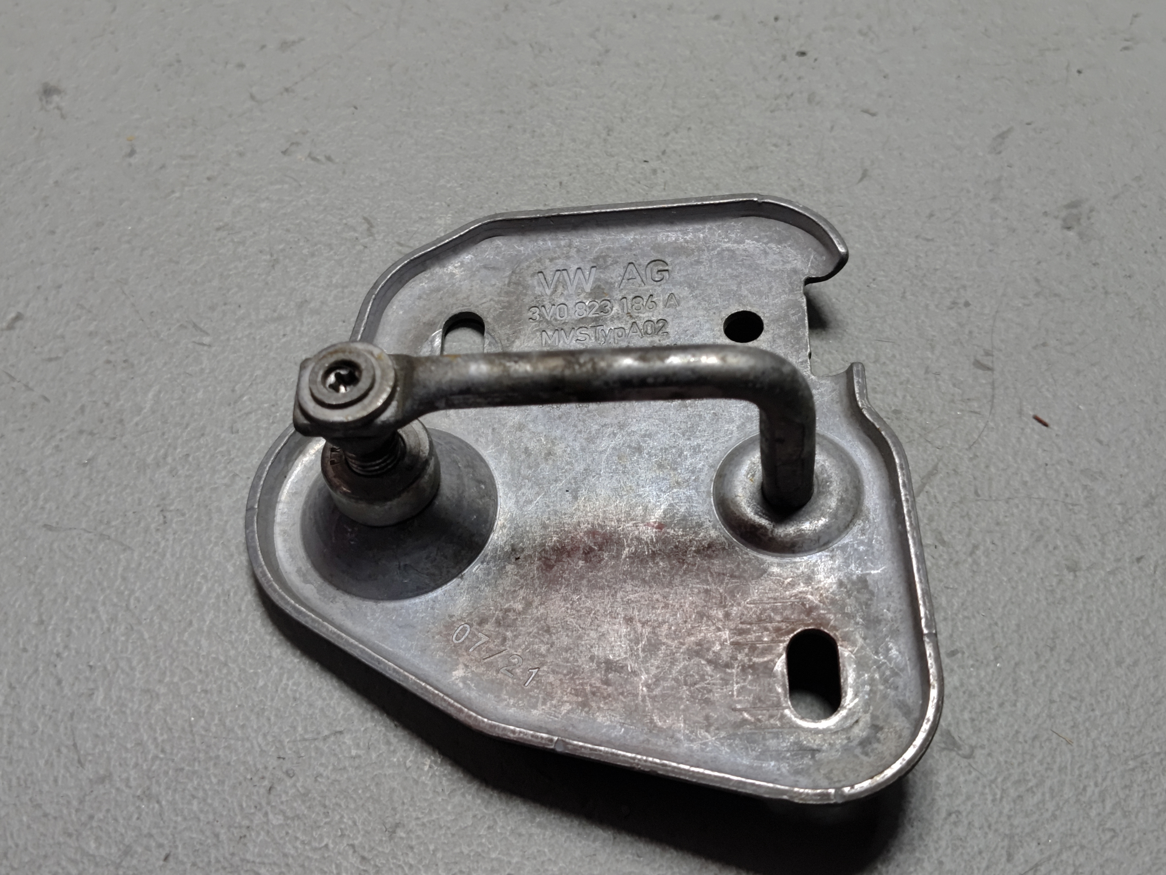 2021-2025 Volkswagen Atlas 	Front Hood Passenger Side Safety Latch Lock OEM