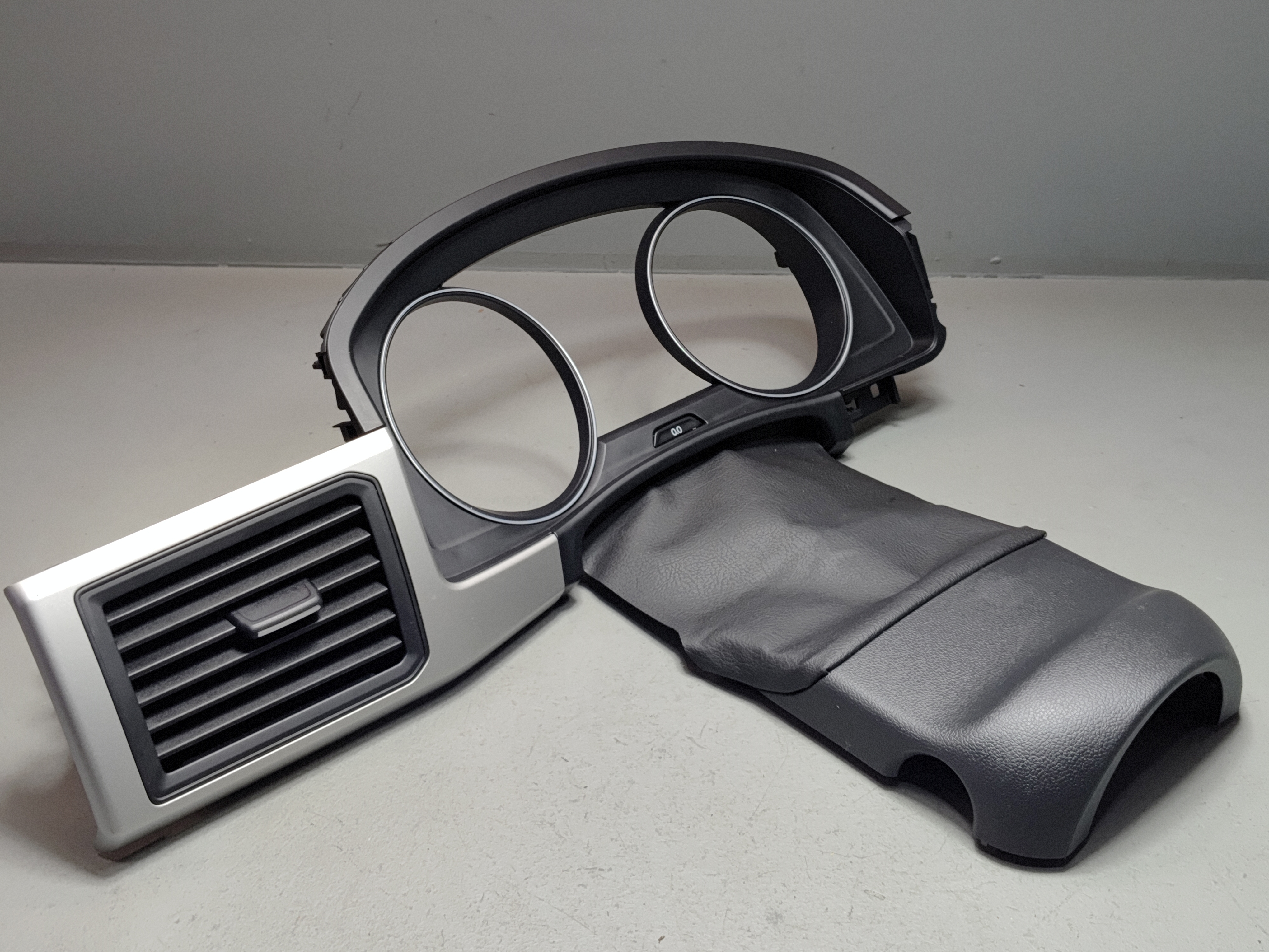 2018-2021 Volkswagen Atlas Dashboard Cluster Speedometer Bezel Cover OEM