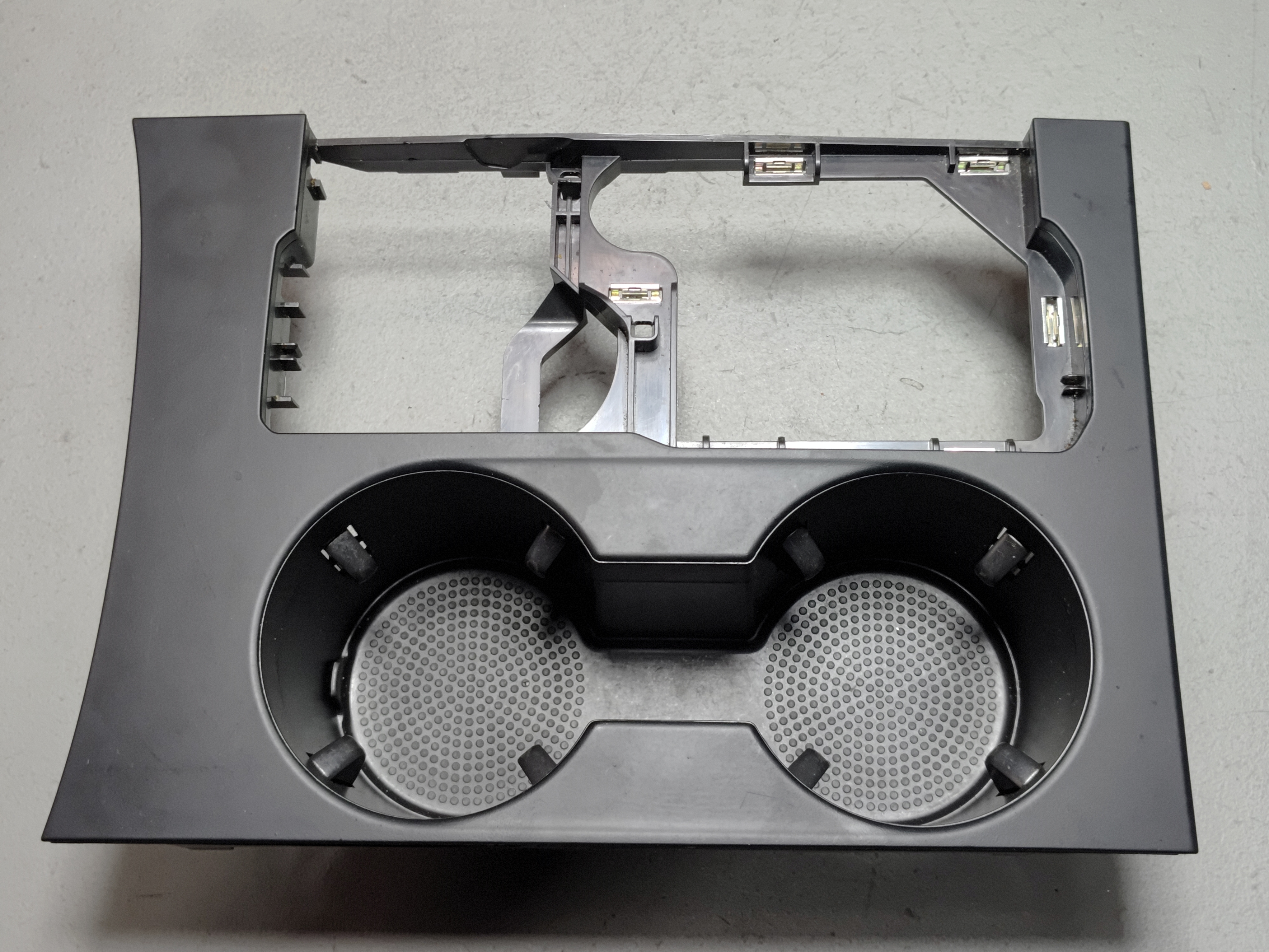 2018-2023 VOLKSWAGEN ATLAS CENTER CONSOLE DUAL CUPHOLDER CUP HOLDER OEM