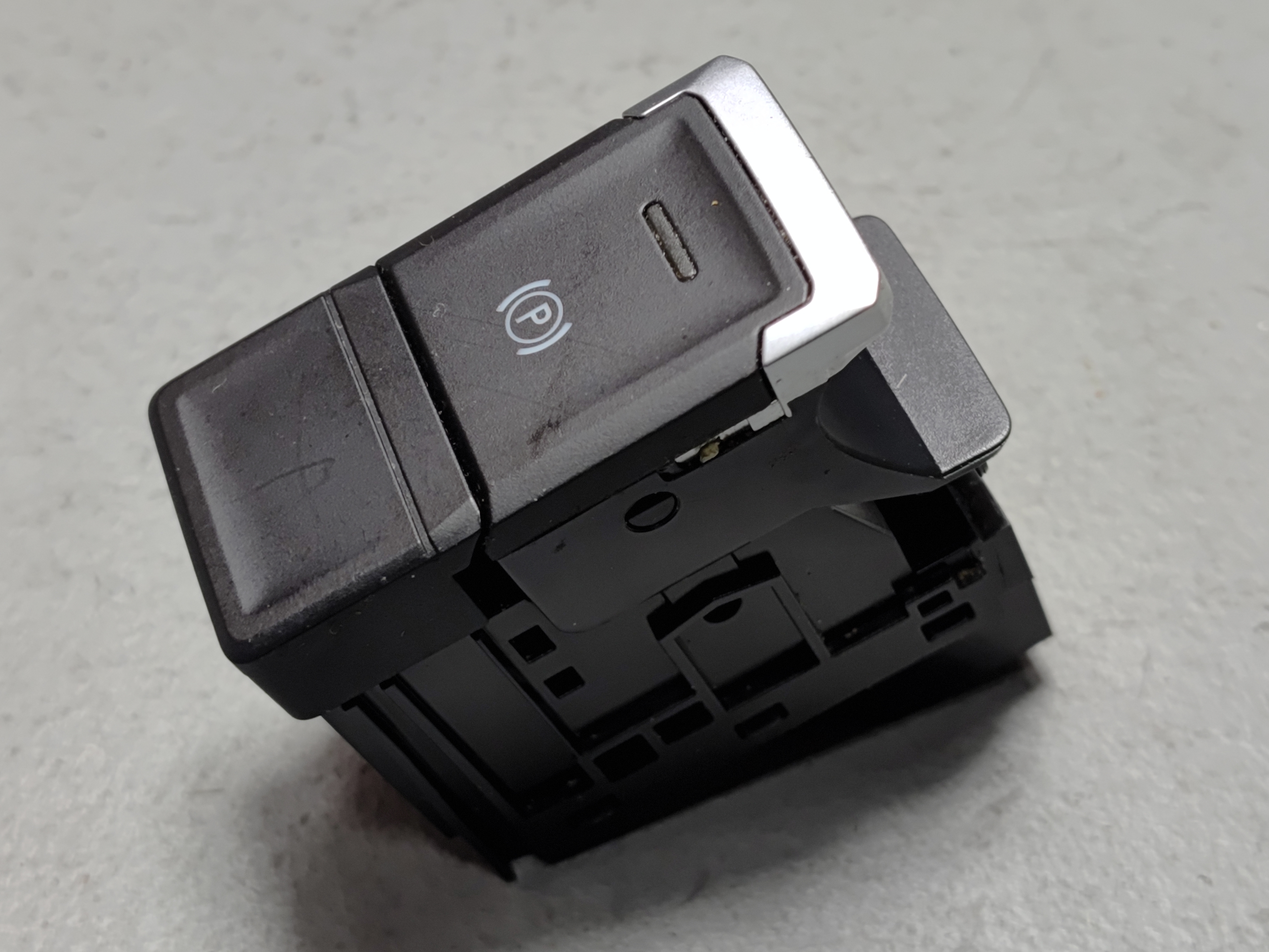 2018-2023 VOLKSWAGEN ATLAS CENTER CONSOLE PARK PARKING BRAKE SWITCH BUTTON OEM