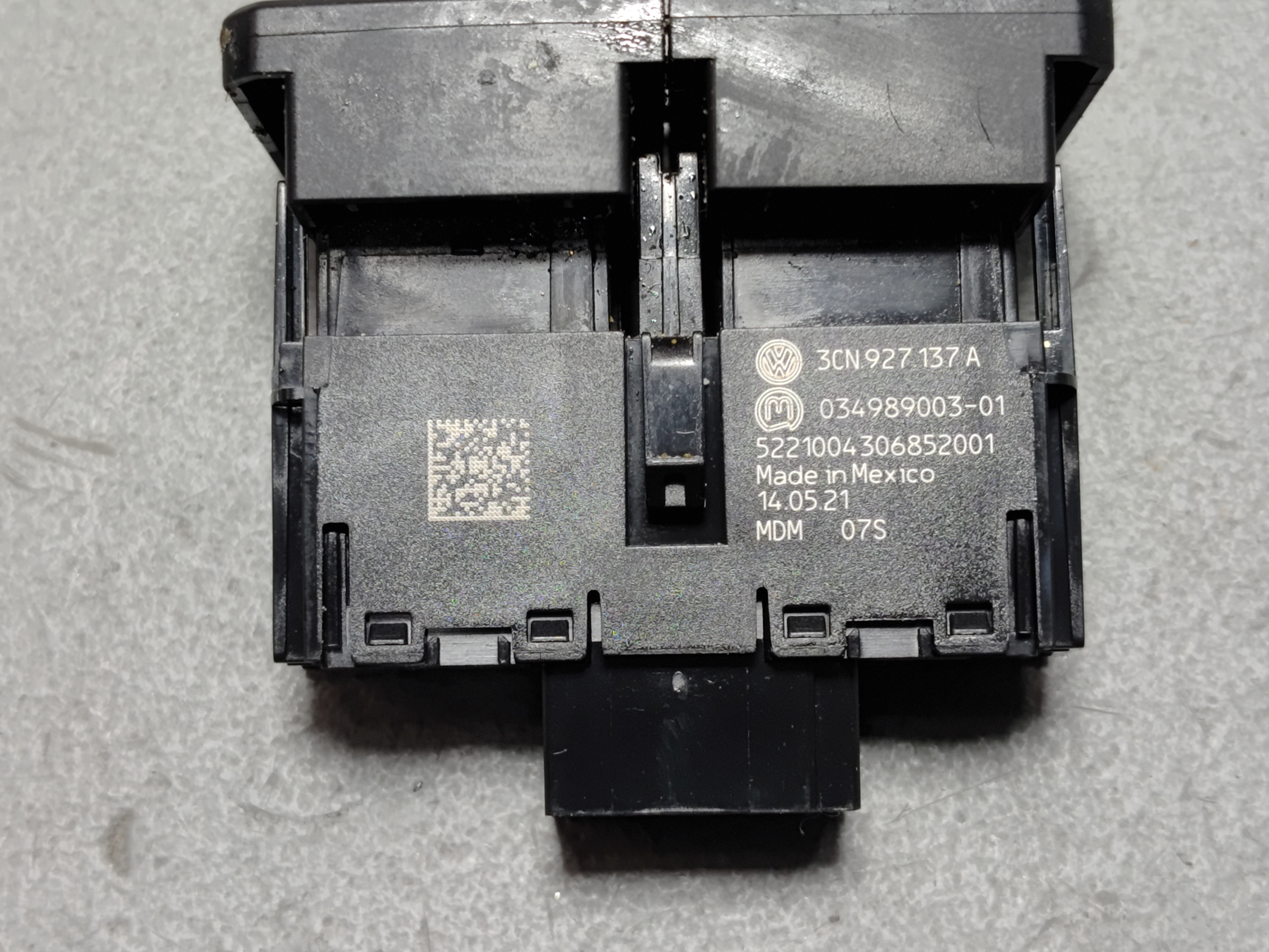 2018-2023 VOLKSWAGEN ATLAS CENTRE CONSOLE BACK UP SONAR PARKING AID SWITCH OEM