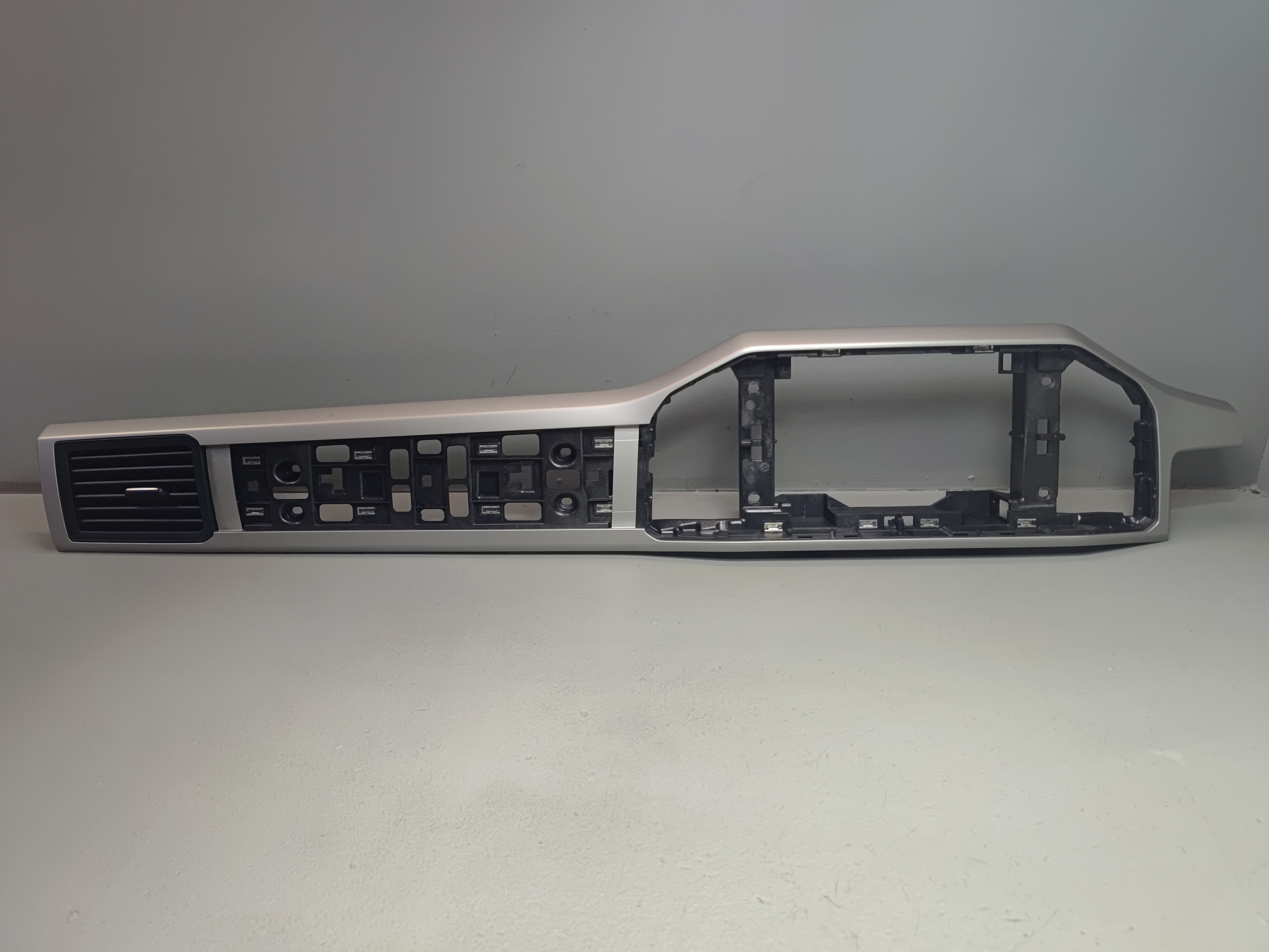 2019-2023 Volkswagen Atlas Dash Passenger Right Side Molding w/Air Grille OEM