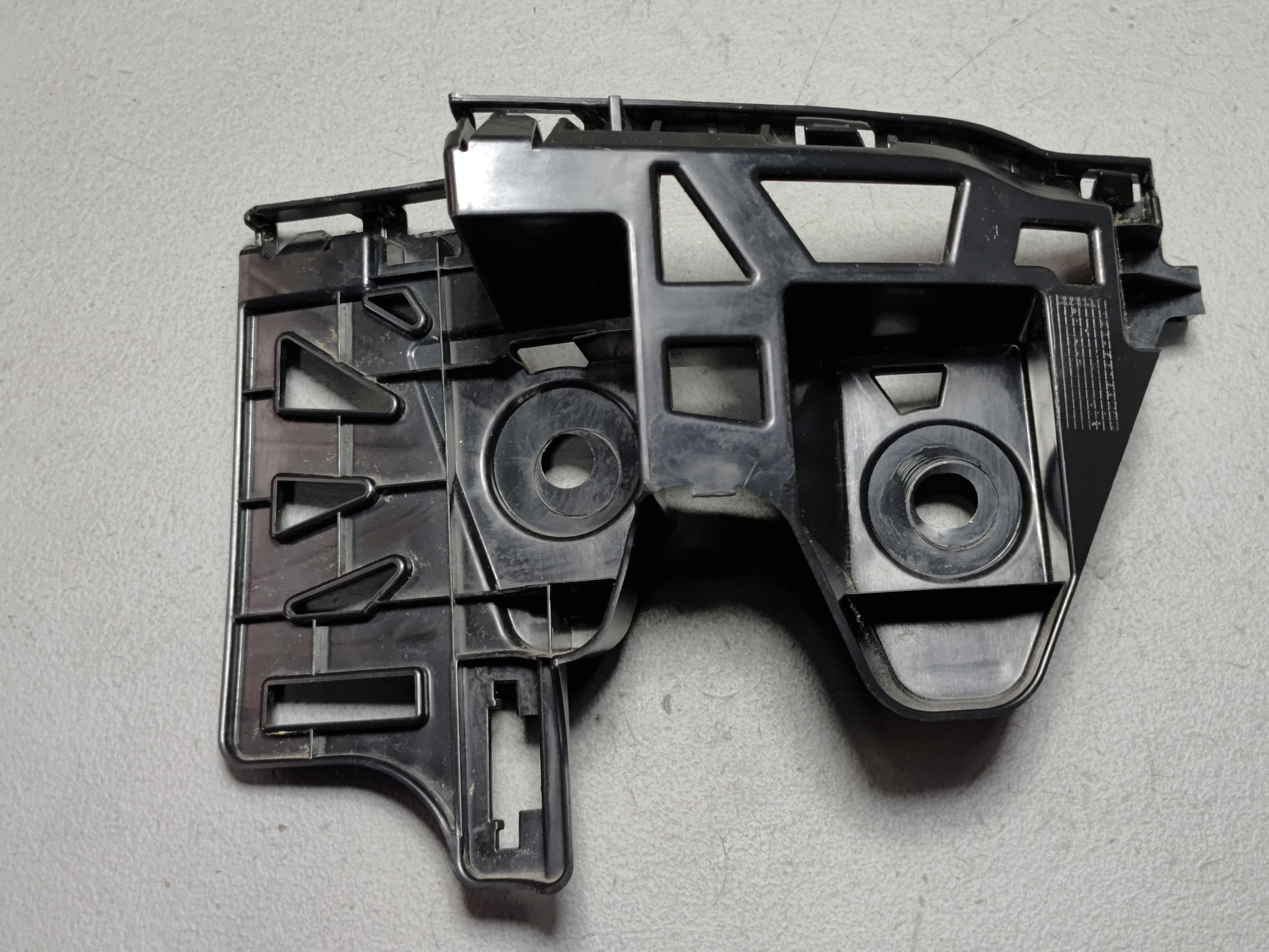 2021-2025 Volkswagen Atlas Rear Bumper Right Passenger Side Bracket OEM