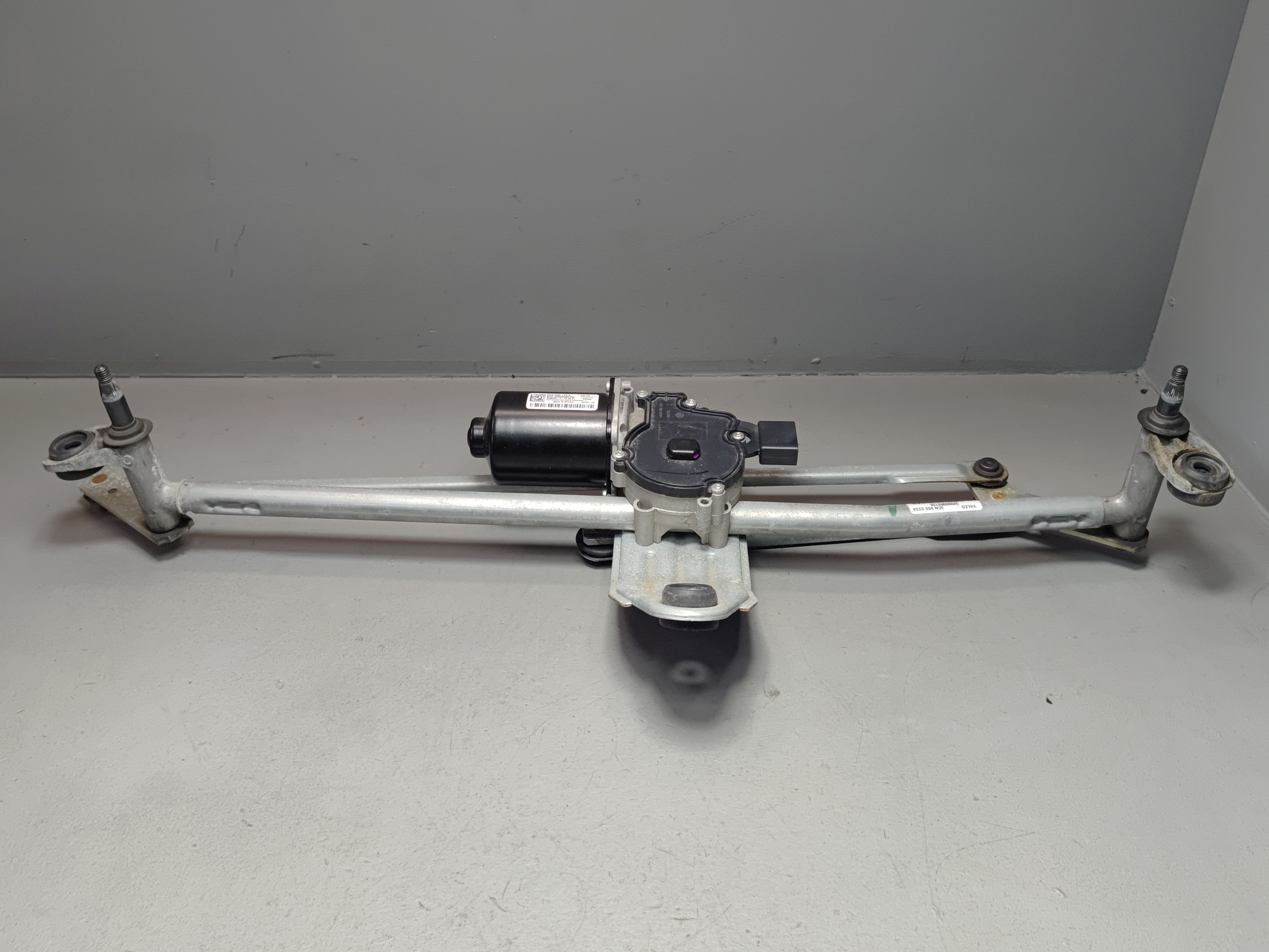 2020-2025 Volkswagen Atlas Cross Sport Windshield Wiper Transmission Linkage OEM