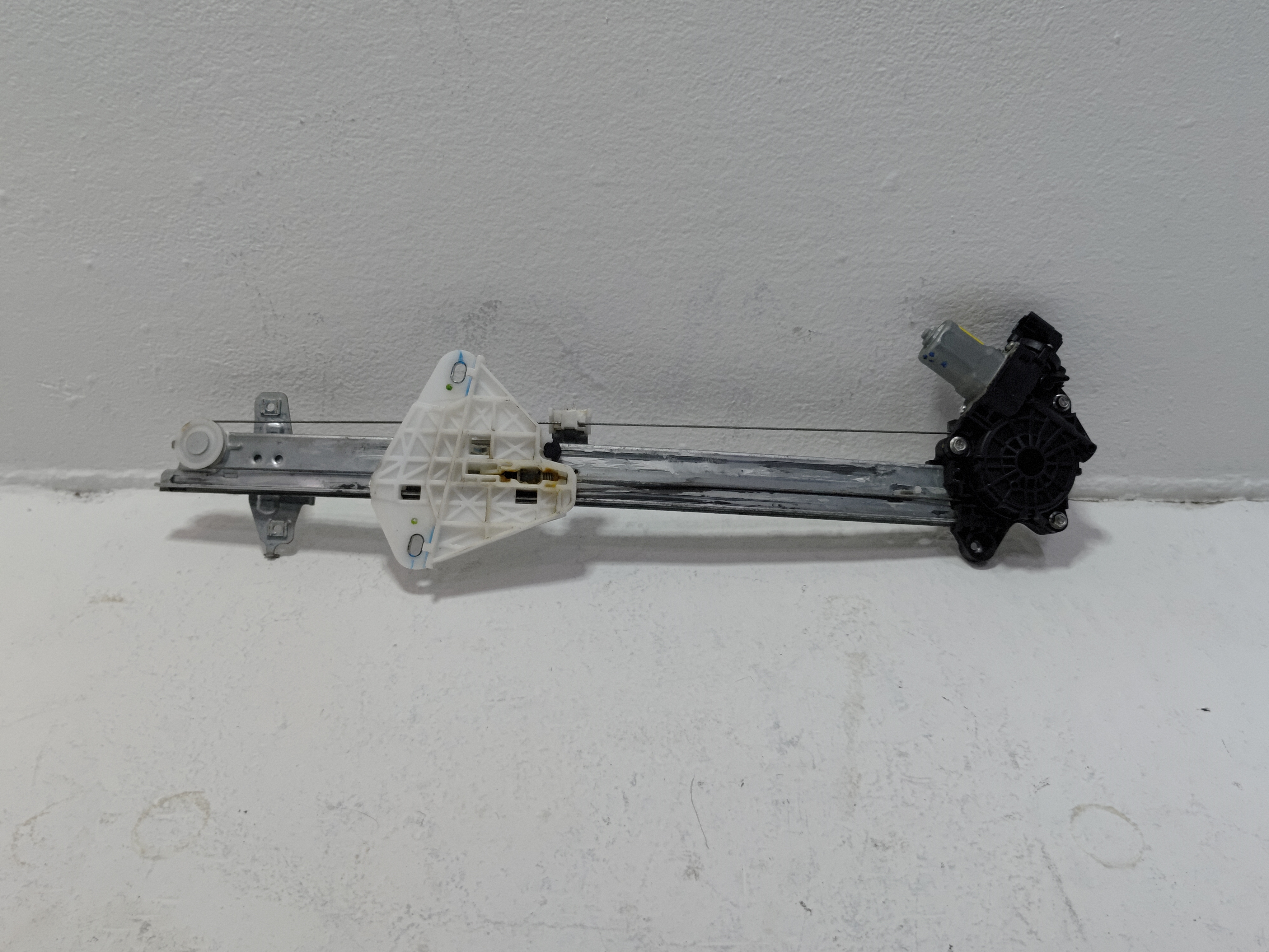2016-2020 HONDA CIVIC FRONT PASSENGER SIDE DOOR WINDOW REGULATOR W/ MOTOR OEM