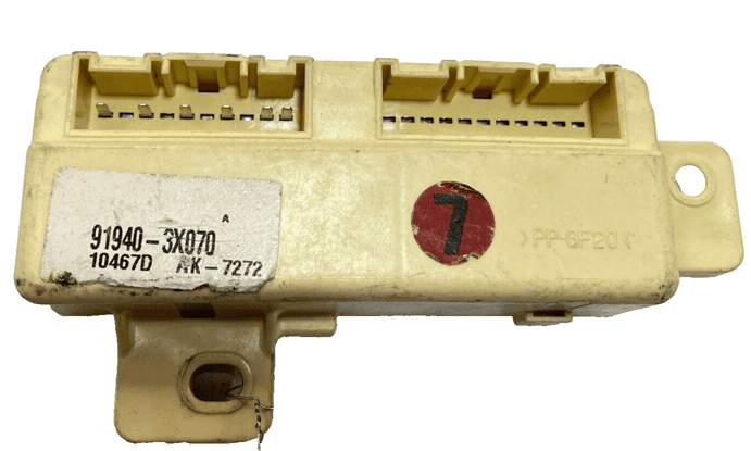 2011 - 2016 HYUNDAI ELANTRA IGNITION CONTROL MODULE RELAY BOX OEM