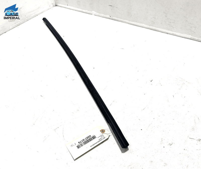 DEFECT! HONDA ACCORD 2018-20 FRONT RIGHT PASSENGER DOOR WINDOW BELT MOLDING