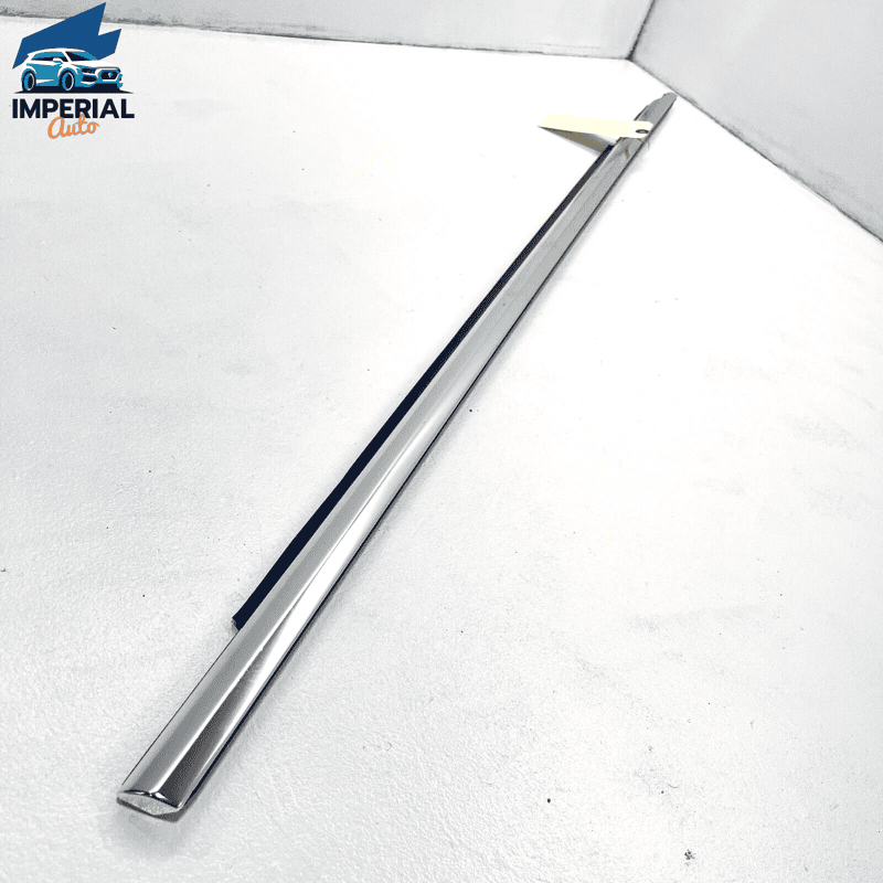 07-13 MERCEDES S550 W221 FRONT PASSENGER DOOR WINDOW MOLDING WEATHERSTRIP O