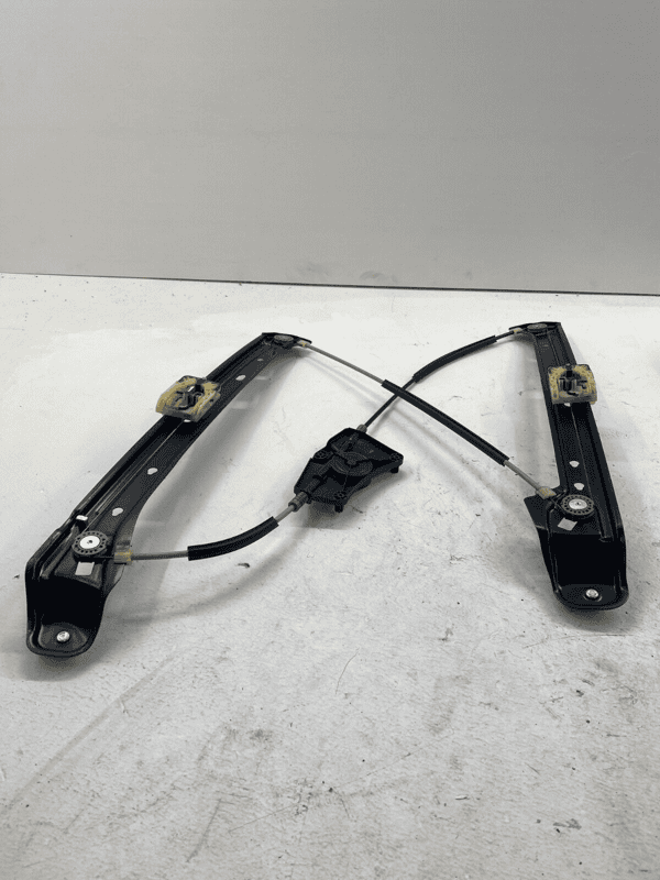 2018 - 2021 VOLKSWAGEN ATLAS FRONT LEFT DOOR WINDOW REGULATOR OEM 3CN837461
