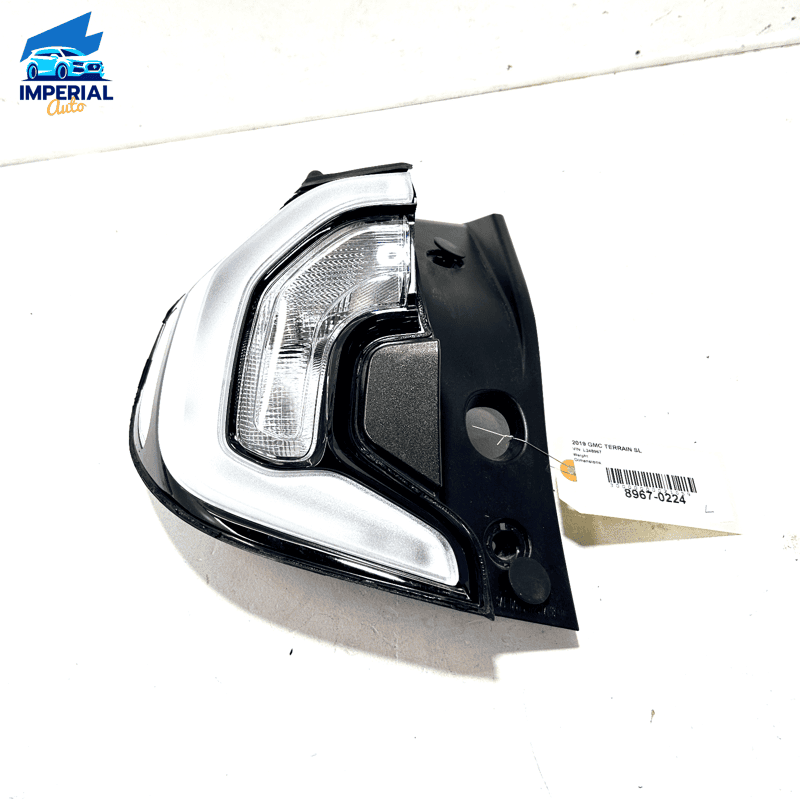 18-23 GMC TERRAIN REAR LEFT DRIVER SIDE OUTER TAILLIGHT LIGHT LAMP OEM DEFE