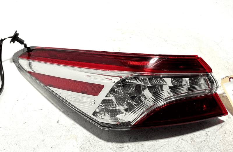 TOYOTA CAMRY 2018-2020 REAR LEFT DRIVER SIDE OUTER TAILLIGHT LIGHT LAMP OEM