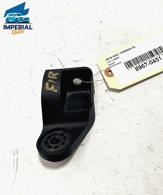 2018 - 2023 GMC TERRAIN FRONT RIGHT PASSENGER SIDE UPPER RADIATOR BRACKET O 2018 - 2023 GMC TERRAIN FRONT RIGHT PASSENGER SIDE UPPER RADIATOR BRACKET O